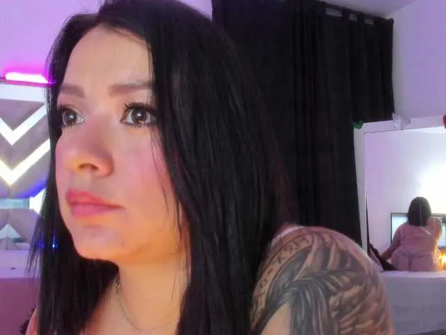 AlanaRouse1 on BongaCams