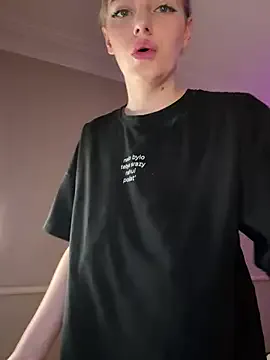 HugeBoobsAlice