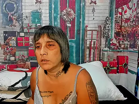 indianroxy on StripChat